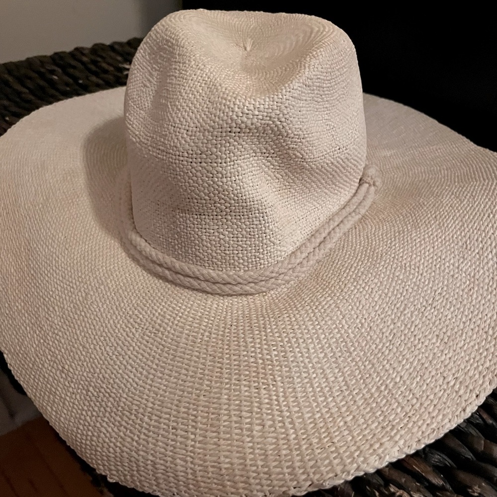 Bleached straw floppy beach hat with adjustable fit
